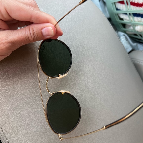 Raybans like new with Case - Picture 4 of 5